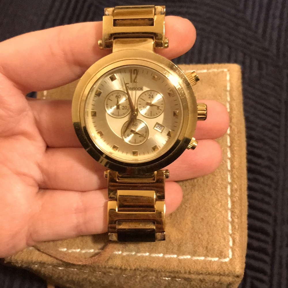 Freelook gold watch
